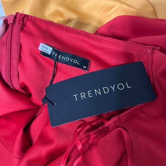 Red Maxi - Picture 3 of 5